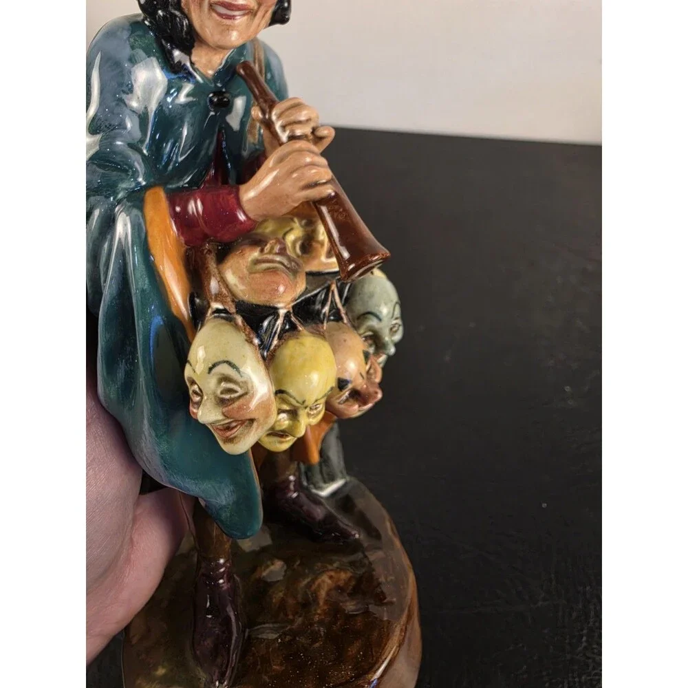 Vintage Royal Doulton HN 2103 